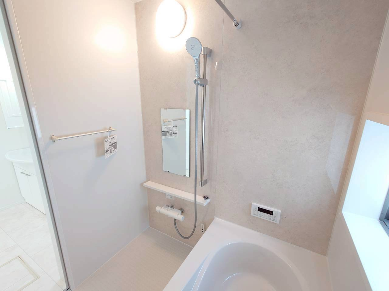 ＋＋沖縄市知花１丁目－A号棟（全３棟）の浴室|いつでも内覧可能です♪
