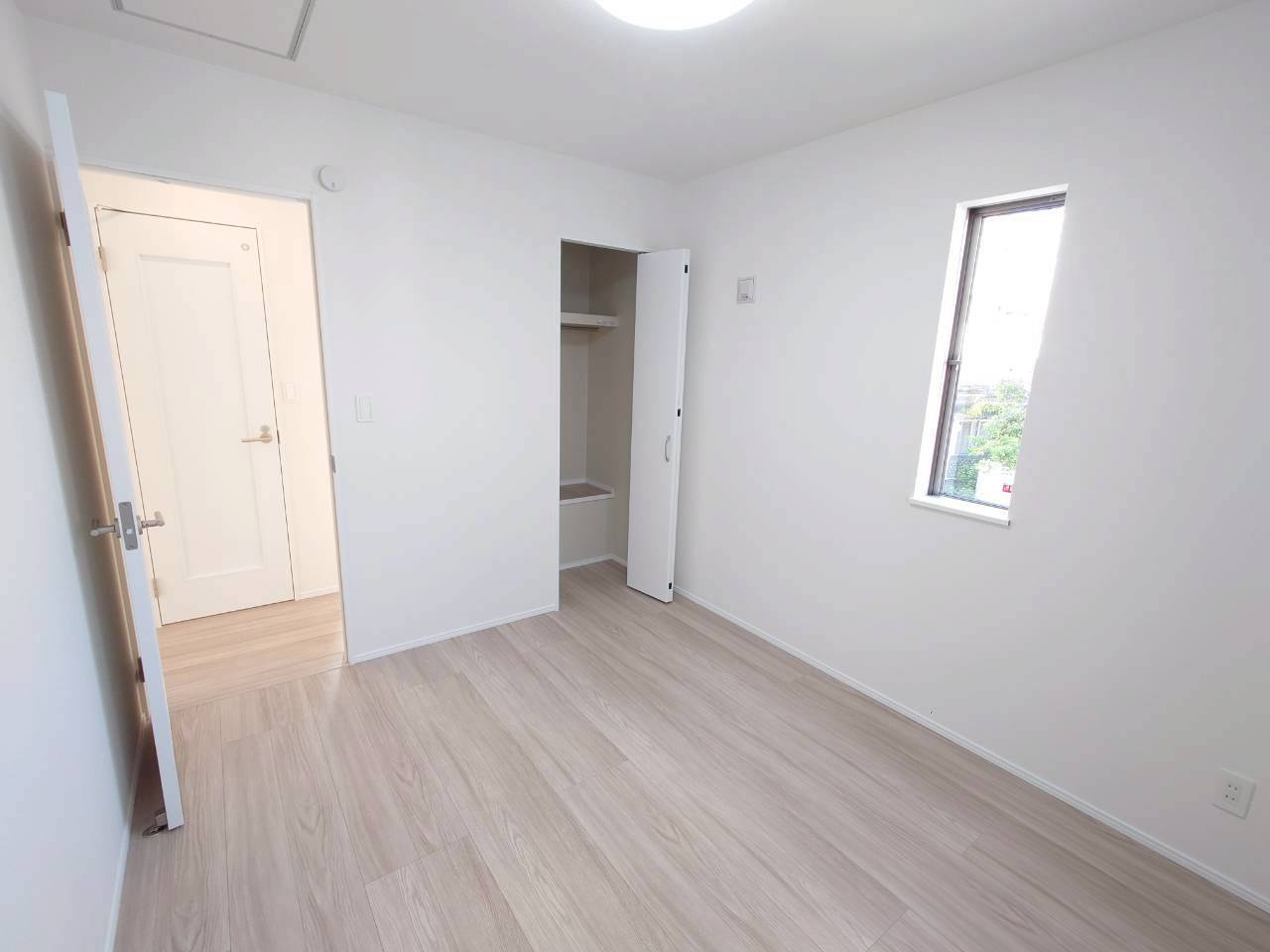 ＋＋沖縄市知花１丁目－A号棟（全３棟）の洋室|いつでも内覧可能です♪