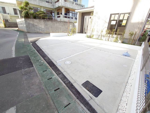 ＋＋沖縄市知花１丁目－A号棟（全３棟）の駐車場|いつでも内覧可能です♪