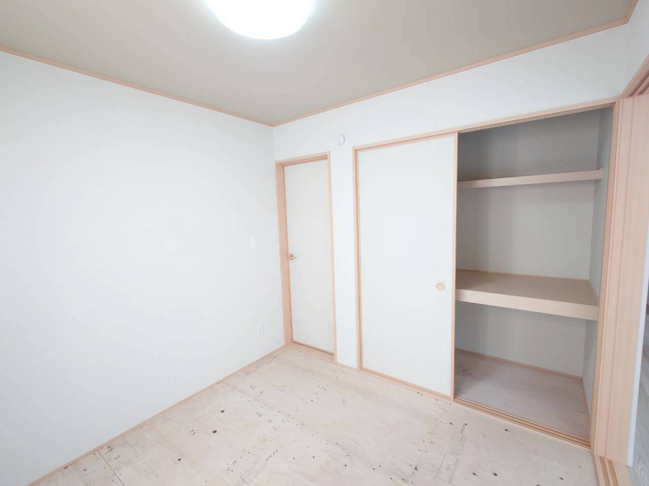 ＋＋沖縄市知花１丁目－B号棟（全３棟）の和室