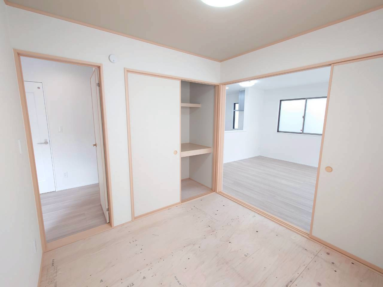 ＋＋沖縄市知花１丁目－B号棟（全３棟）の和室