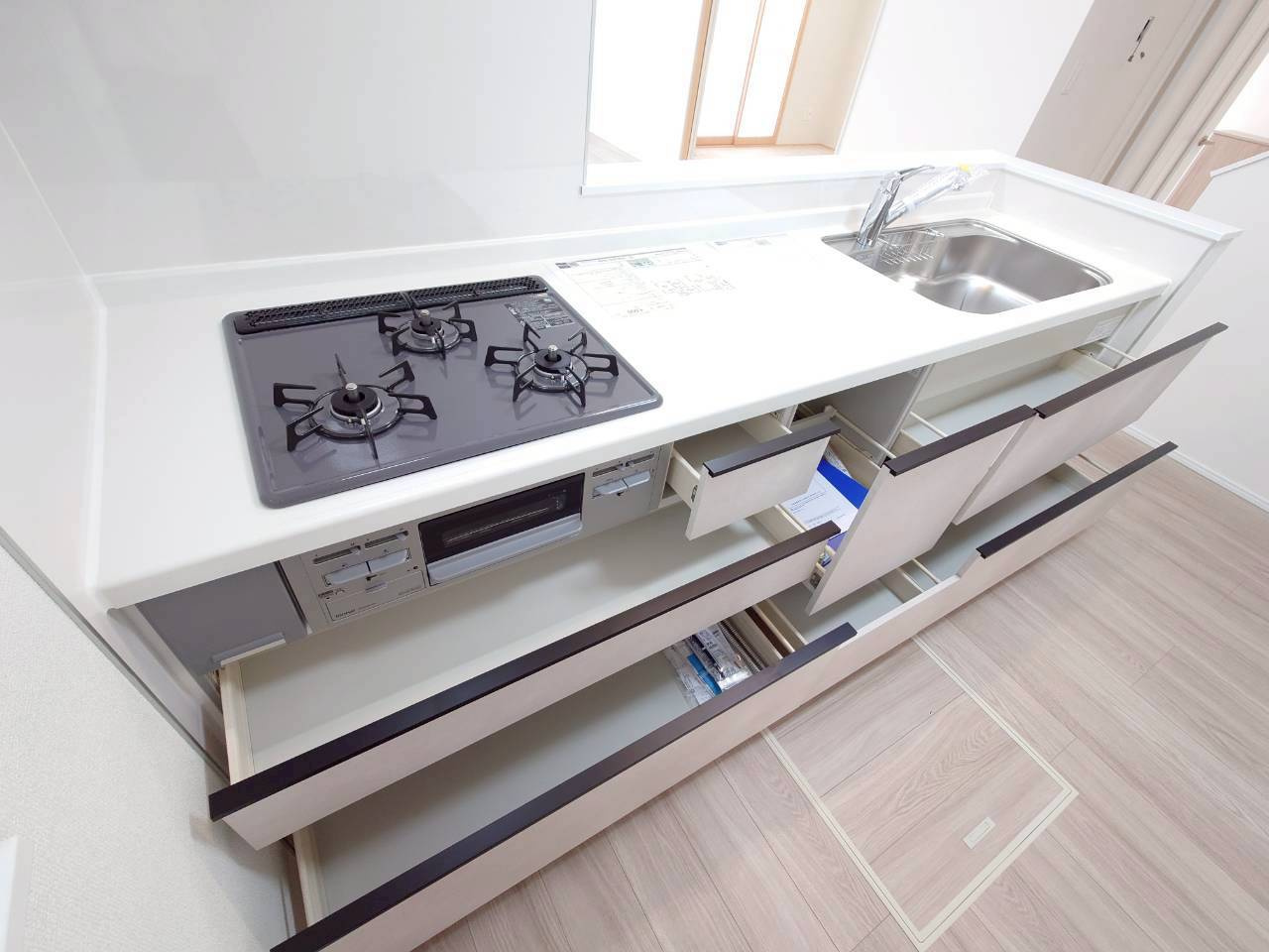 ＋＋沖縄市知花１丁目－B号棟（全３棟）のキッチン