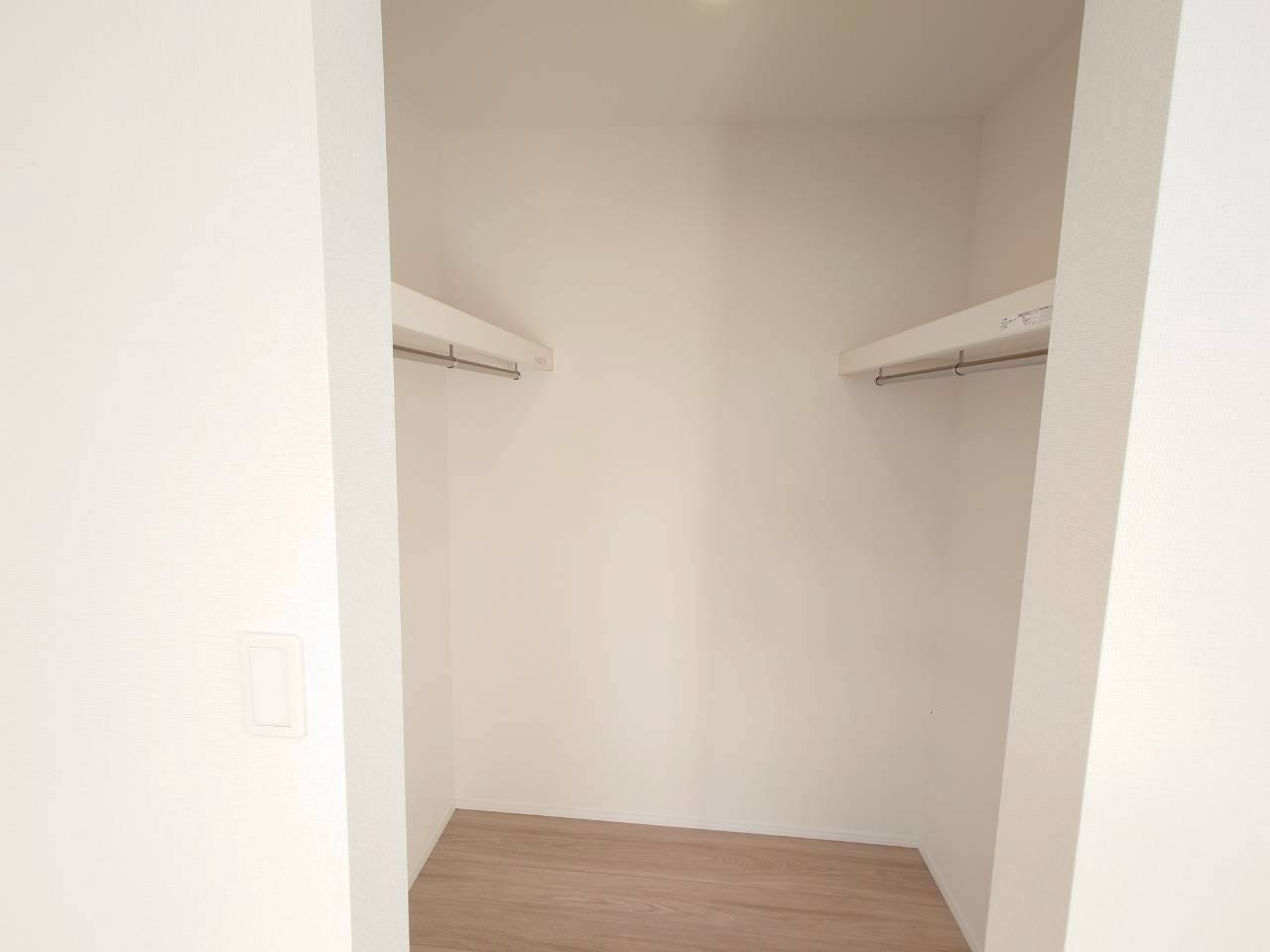 ＋＋沖縄市知花１丁目－B号棟（全３棟）の収納