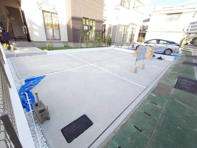 ＋＋沖縄市知花１丁目－B号棟（全３棟）の駐車場