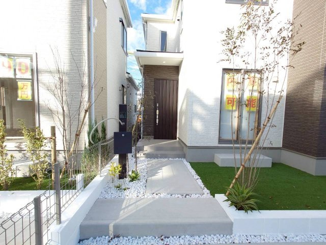 ＋＋沖縄市知花１丁目－B号棟（全３棟）の玄関