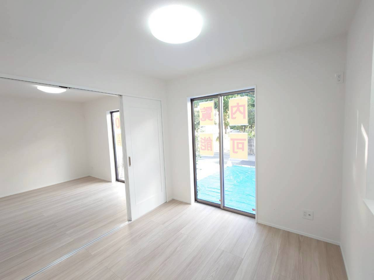 ＋＋沖縄市知花１丁目－C号棟（全３棟）の洋室