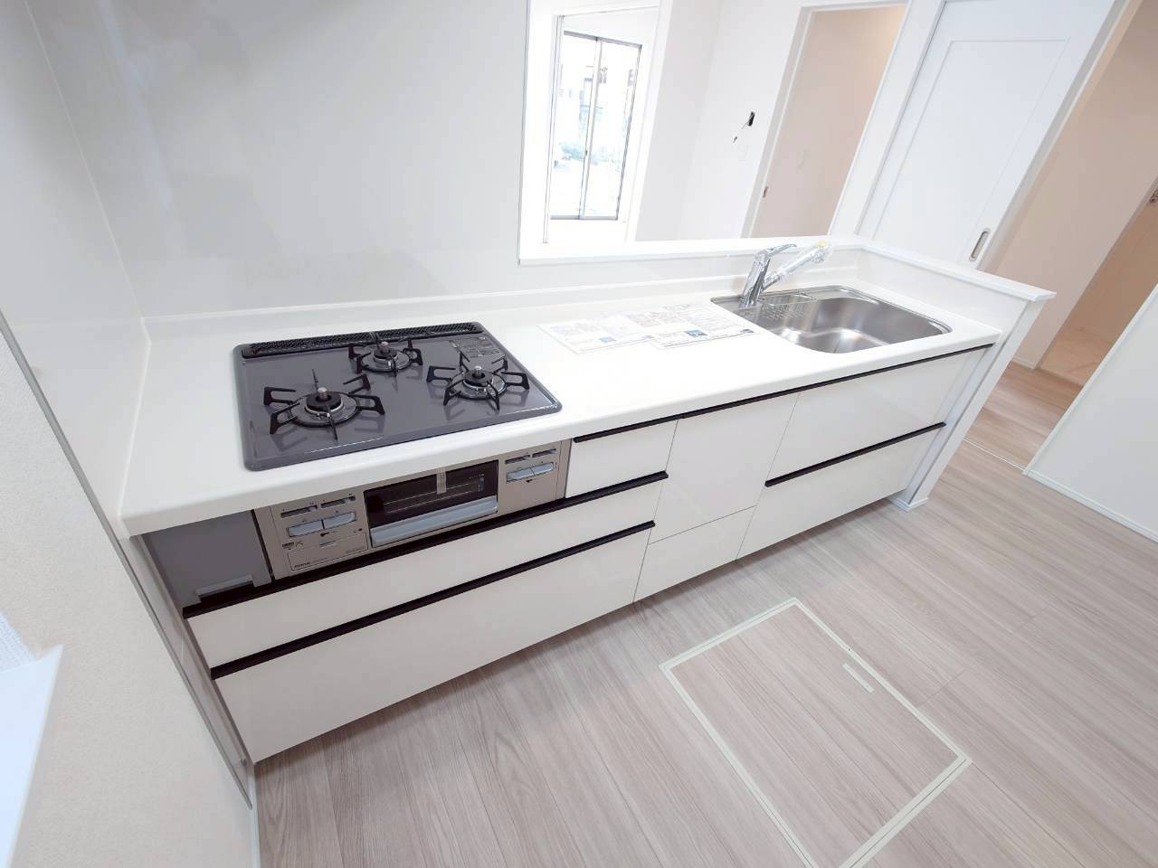 ＋＋沖縄市知花１丁目－C号棟（全３棟）のキッチン