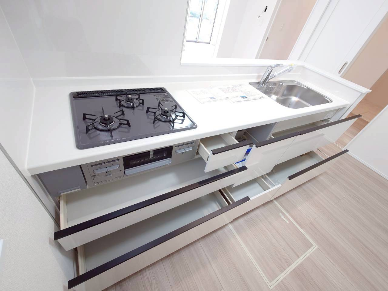 ＋＋沖縄市知花１丁目－C号棟（全３棟）のキッチン