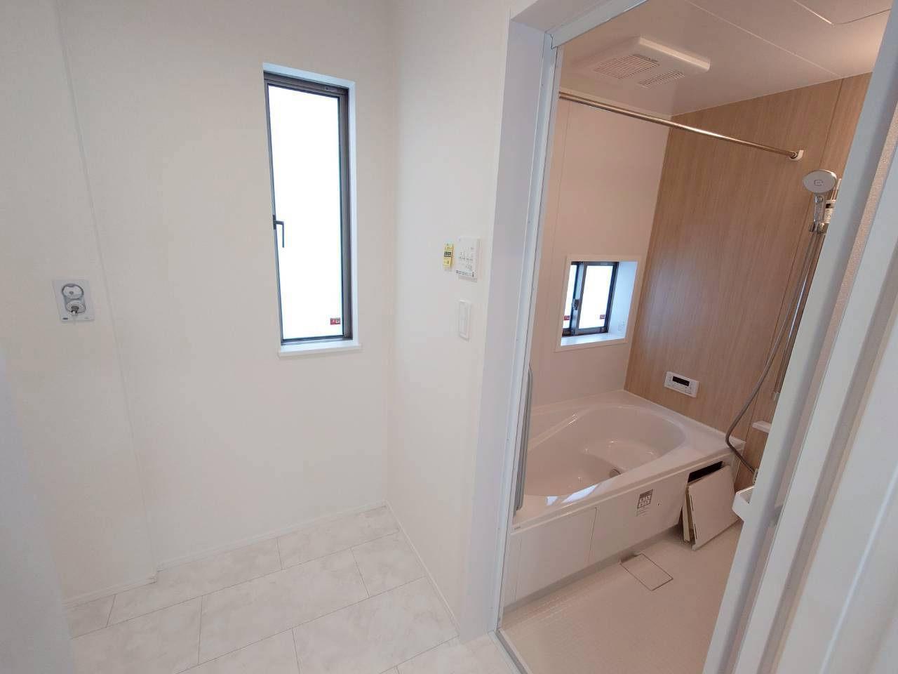 ＋＋沖縄市知花１丁目－C号棟（全３棟）のランドリースペース