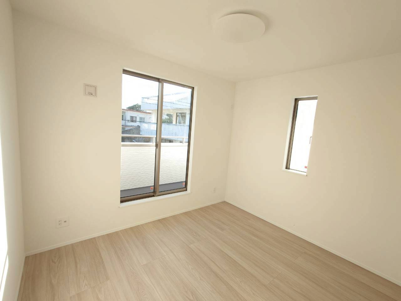 ＋＋沖縄市知花１丁目－C号棟（全３棟）の洋室