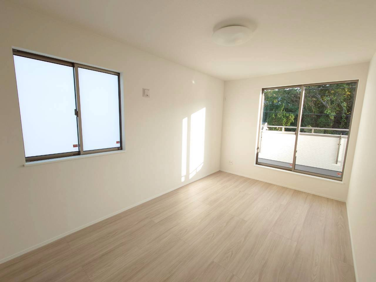 ＋＋沖縄市知花１丁目－C号棟（全３棟）の洋室