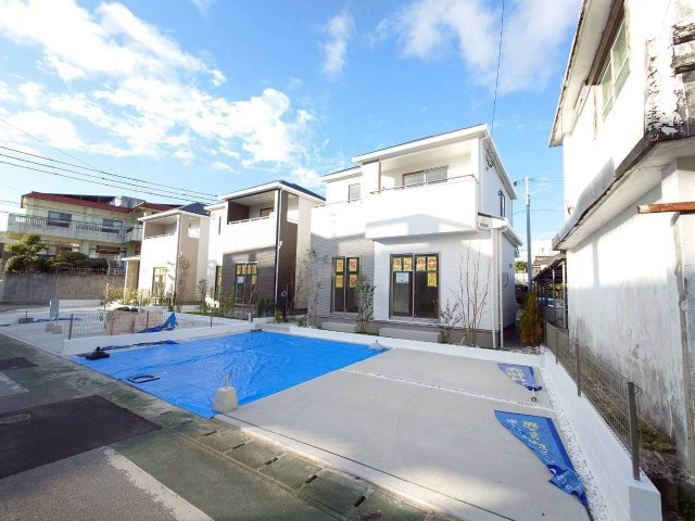 ＋＋沖縄市知花１丁目－C号棟（全３棟）の前面道路含む現地写真