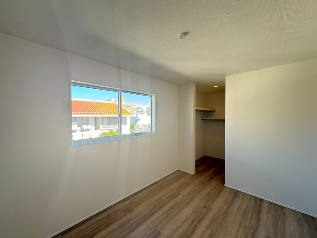 ★★那覇市宮城-4号棟（全4棟）の洋室|落ち着いた色調の洋室です