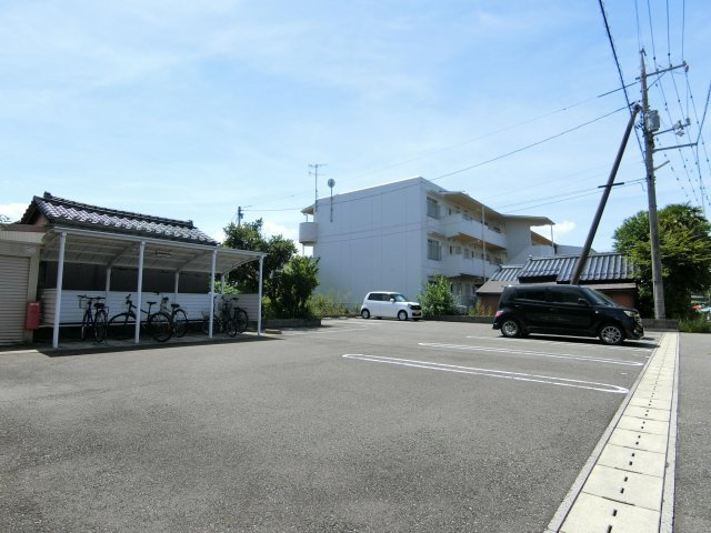 スピカの駐車場