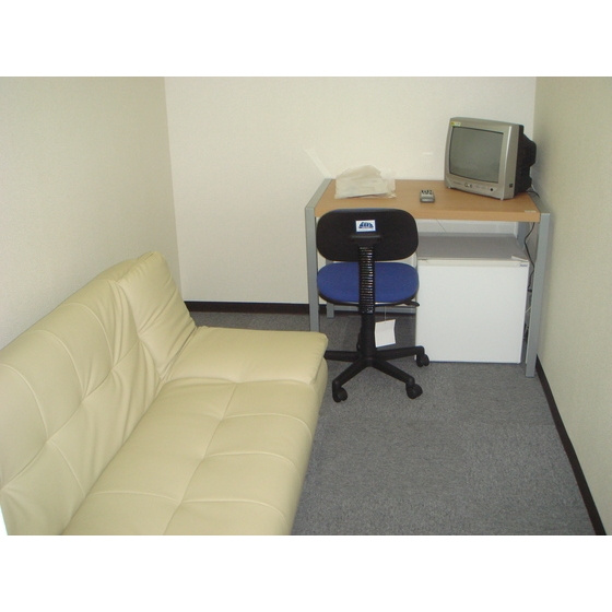 日興池袋ビル（旧トウセン池袋ビル）の居間・リビング