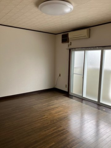 コーポ平成の居間・リビング|ゆったりとした居間です