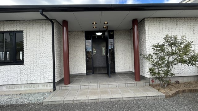 東山賃貸事務所の外観|重厚な玄関です