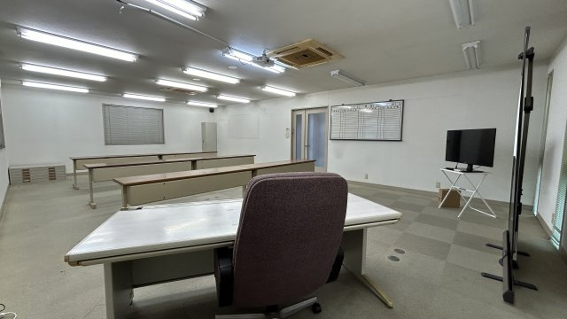 東山2階建賃貸事務所の洋室|２階事務所　会議室として備品があります