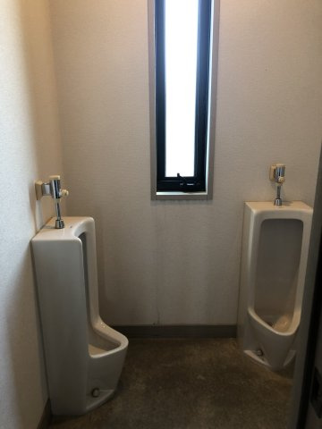 東山2階建賃貸事務所のトイレ|２階男子トイレ