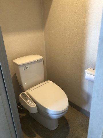 東山2階建賃貸事務所のトイレ|２階男女兼用トイレ