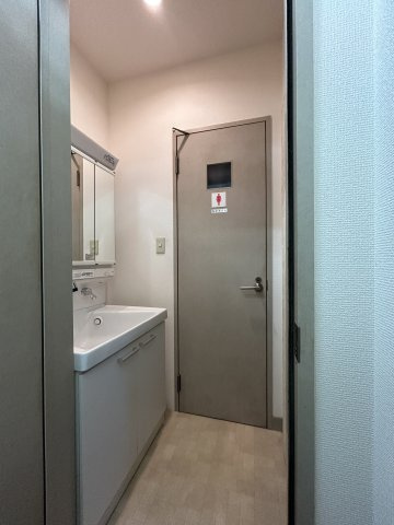 東山2階建賃貸事務所の洗面所|１階女子洗面所