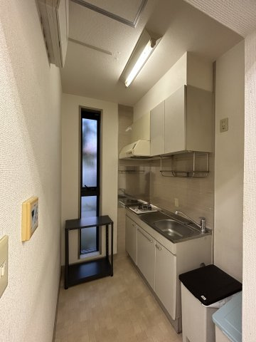 東山2階建賃貸事務所のキッチン|1階湯沸室