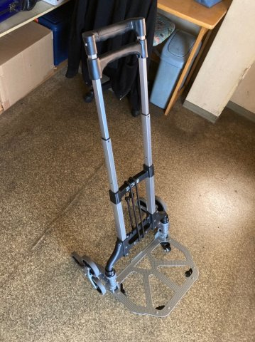 ＫＤボックスのその他|階段運搬車あり！通常80キロ、階段運搬時40キロ迄積載可能です！