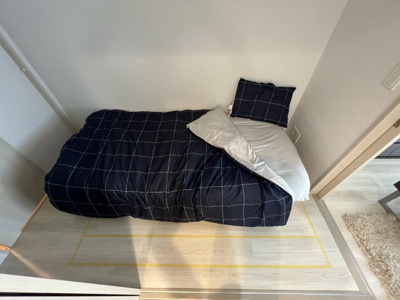 【洋室】 | ラ・ピシーヌ南堀江 | モデルルーム：ベッドの大きさがわかるように