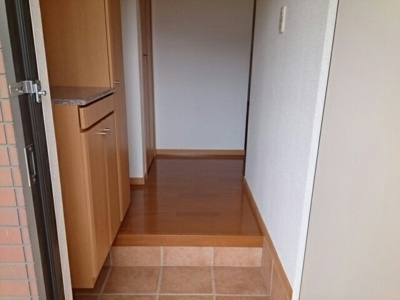 【玄関】 | アルバ向島Ａ | ゆったりとした玄関です