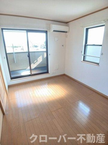 ロイヤルガーデンハイツＢの居間・リビング