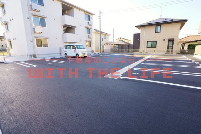 エスポワール合川【キャッシュバック対象】の駐車場|駐車場があるので、車を買う予定の方も安心です