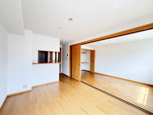 プレ・オリゾンの居間・リビング|イメージ303号室の写真