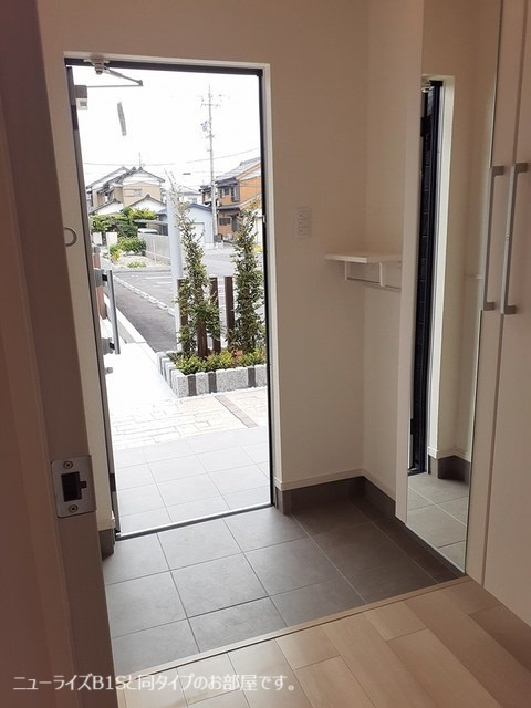 稲城市百村のアパートの玄関