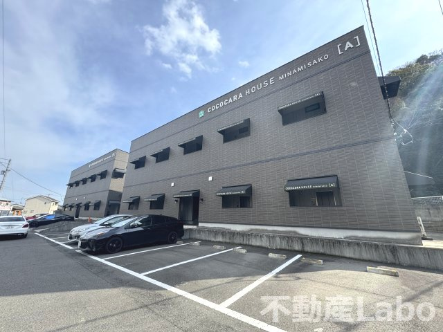 徳島市南佐古八番町のアパートの駐車場