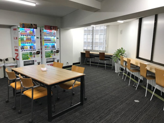 【その他共用部分】 | 共用フリースペースも一新、休憩や打合せにご利用頂けます。