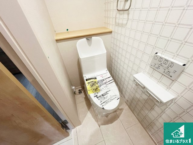 神戸市垂水区本多聞　第3期　新築一戸建てのトイレ|1・2階の2ヶ所にあるので、朝の忙しい時間の順番待ちもなく、深夜の利用にも大変便利です。