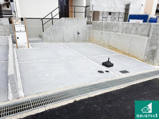 神戸市垂水区本多聞　第3期　新築一戸建ての駐車場|並列２台駐車可能！ゆとりの駐車スペースで車庫入れもスムーズ！