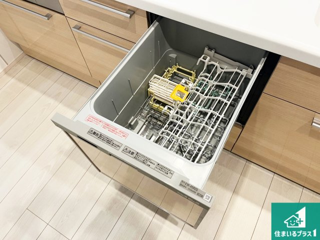 神戸市垂水区本多聞　第3期　新築一戸建ての設備|食事後の一仕事、食器洗いをボタン一つでお任せできちゃいます！場所を取らないビルトイン式なので、お料理スペースもしっかり確保！