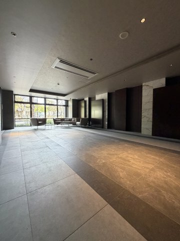 レーベン千代 THE PARK FRONTのロビー|落ち着いたロビーです