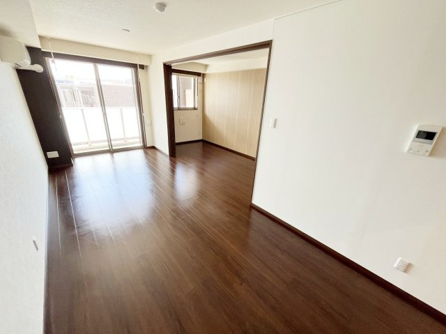 第7山洋ビルの居間・リビング