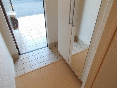 サン　ローレルの玄関|シンプルで使いやすい玄関です