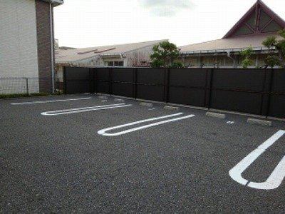 サン　ローレルの駐車場|カースペースがあります