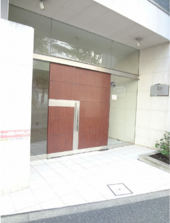 プレール高円寺のエントランス