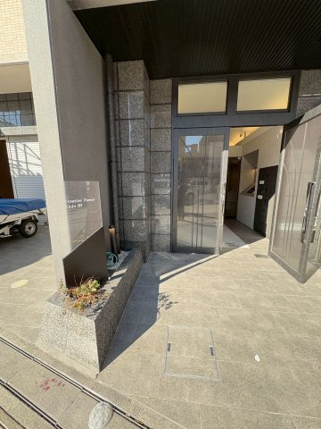 大阪市西区九条１丁目の賃貸マンションのエントランス