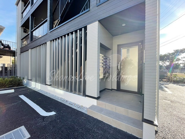 藤沢市鵠沼海岸５丁目のアパートのエントランス|清潔感のあるエントランスです♪