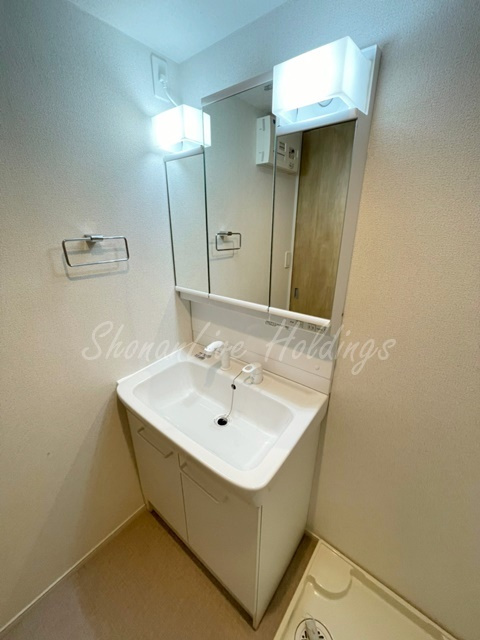 藤沢市鵠沼海岸５丁目のアパートの洗面所|明るい洗面所です