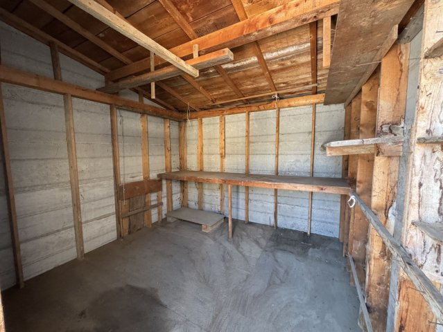 【釧路市桜ケ岡】角地で陽当り良好！駐車3台可＆ボイラー交換済の広々4LDKのその他|たっぷり入る機能的な物置。季節外の家財もスッキリ片付きます。