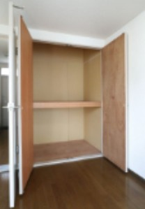 狛江市岩戸北２丁目のアパートの収納