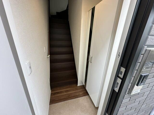 Ｖｉｌｌａ・Ｓｙｍｂｉｏｓｅ三軒茶屋（ヴィラ・シンビオーズ）の玄関