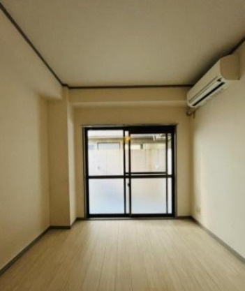大阪市住吉区苅田9丁目　一棟収益マンションの洋室